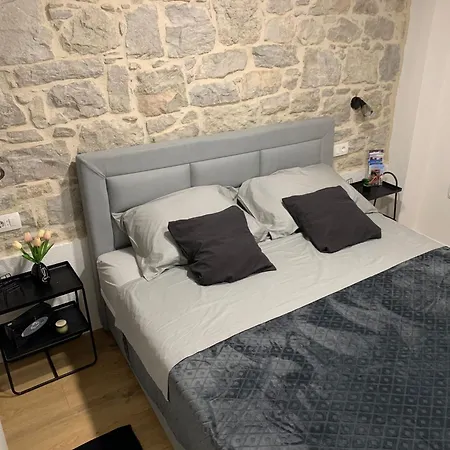 Blue Moon Split- Free Parking *