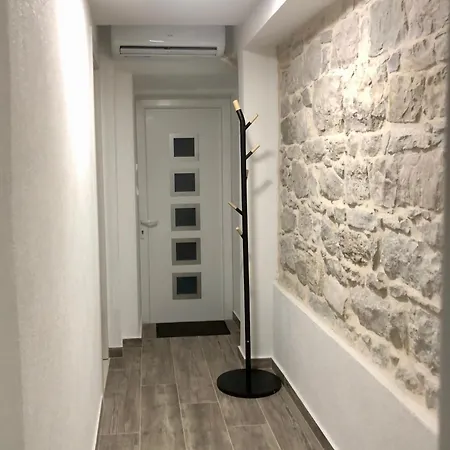 Blue Moon Split- Free Parking * Split