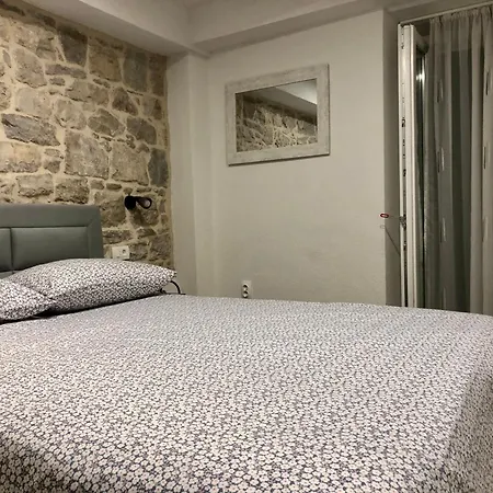 Blue Moon Split- Free Parking *