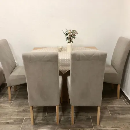 Blue Moon Split- Free Parking * Split