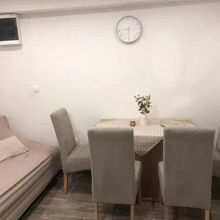 Blue Moon Split- Free Parking *